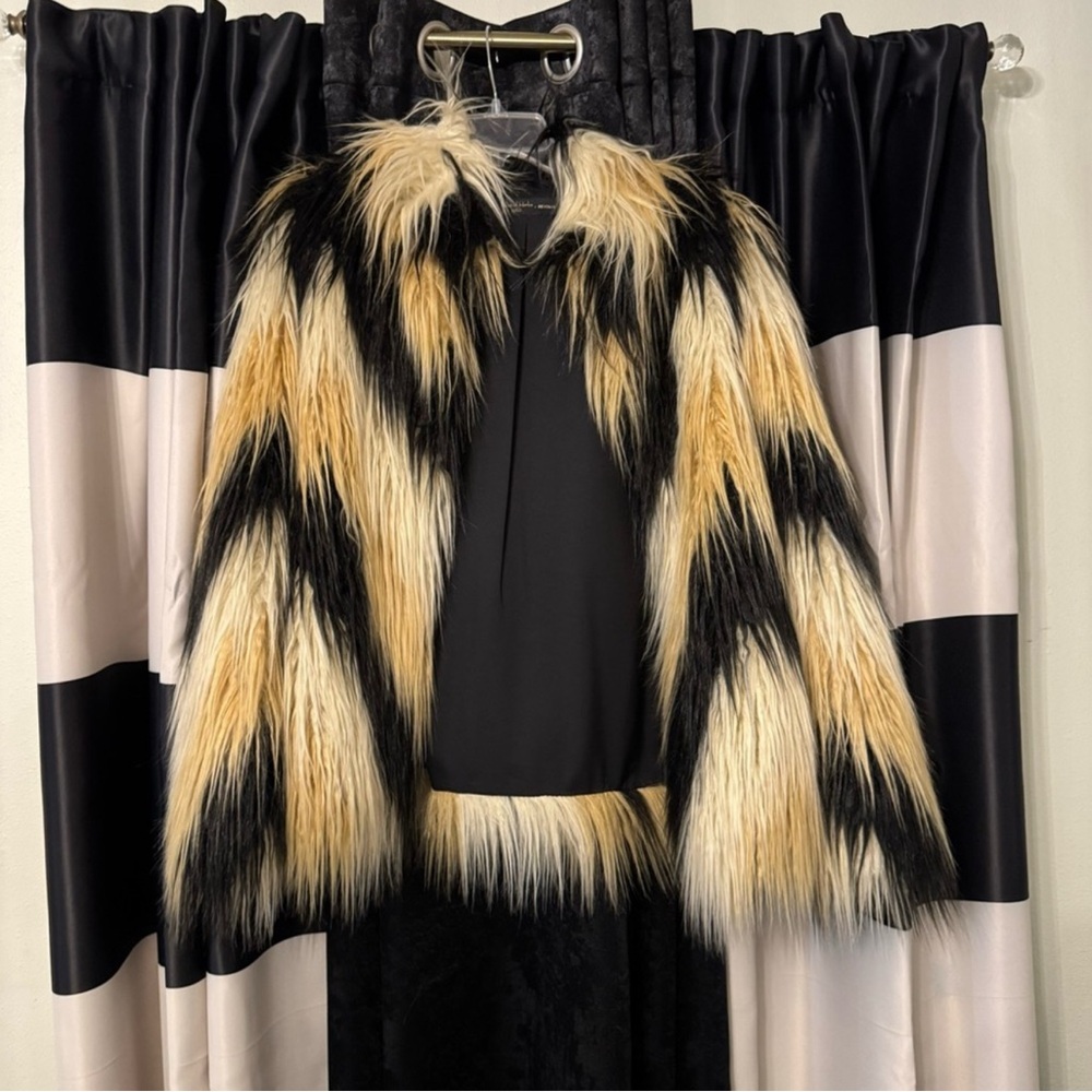HOUSE OF HARLOW FAUX FUR COAT JACKET